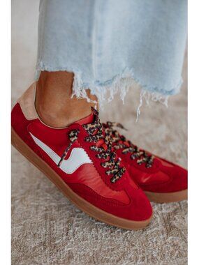 Mi.iM Sz. 6 Cherry Step It Up Sneakers